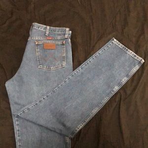 Wrangler Relaxed fit cowboy cut blue jeans